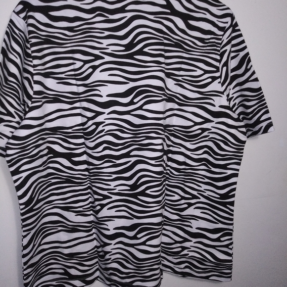 Vicki Wayne Any Day Zebra Print Tee Sz PXL - Picture 2 of 3